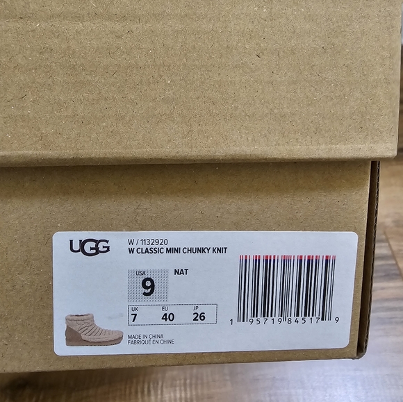 UGG Classic Mini Chunky Knit, natural, size US 9 - Picture 12 of 13